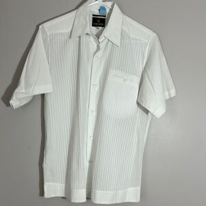 White 100% cotton, short sleeve button-down shirt size S
